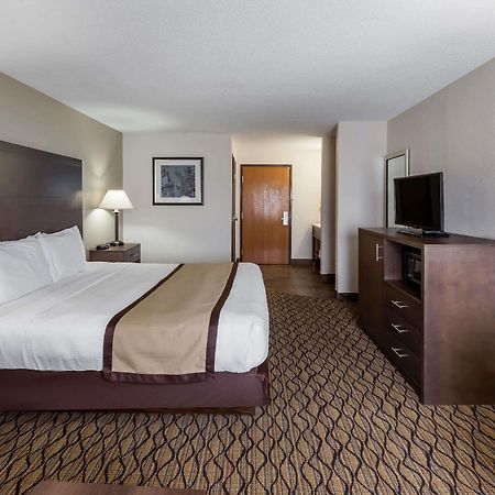 Hotel Baymont By Wyndham Auburn Exterior foto