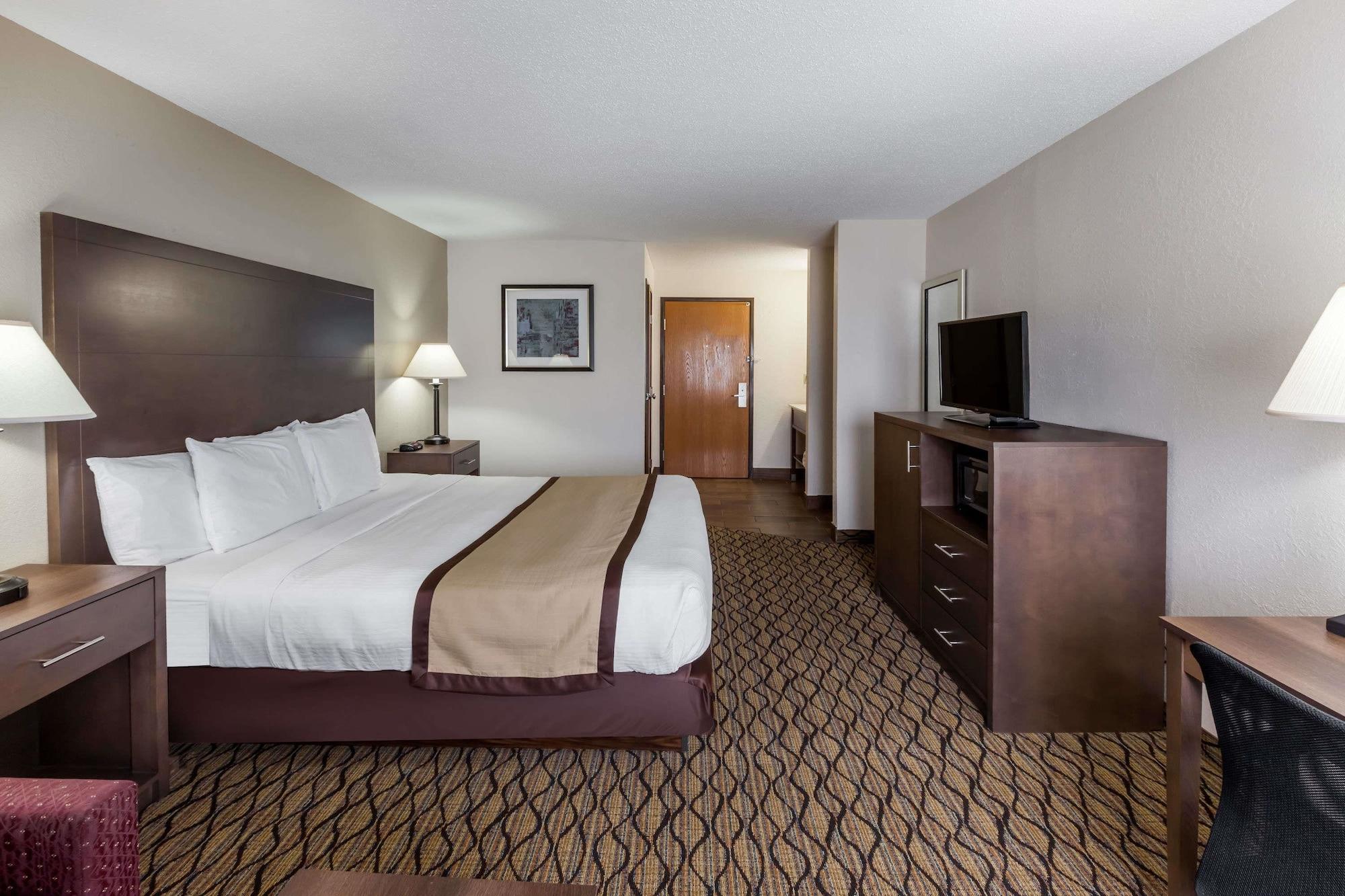 Hotel Baymont By Wyndham Auburn Exterior foto