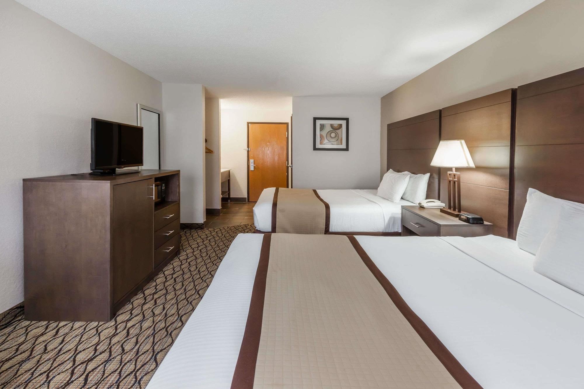 Hotel Baymont By Wyndham Auburn Exterior foto
