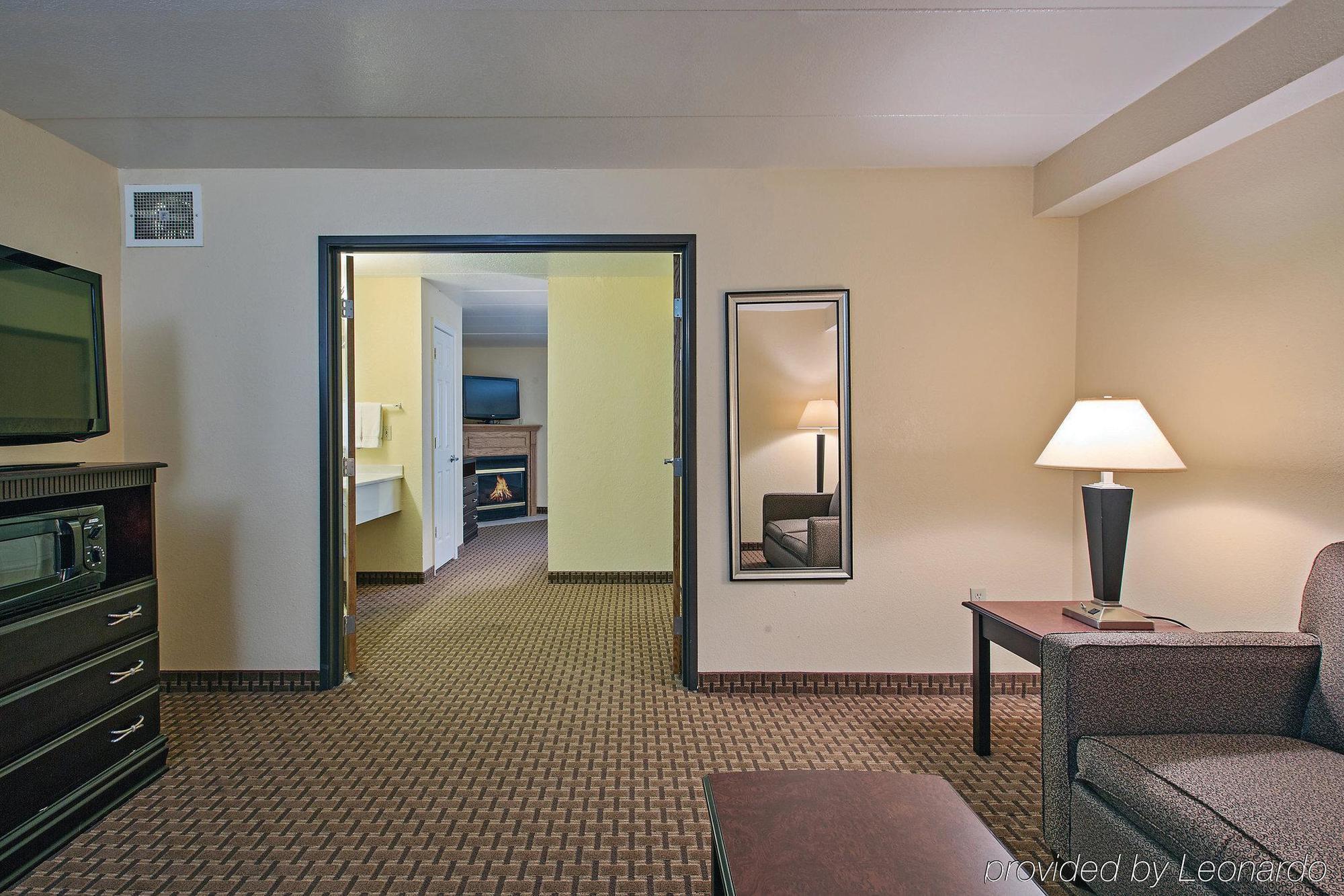 Hotel Baymont By Wyndham Auburn Exterior foto