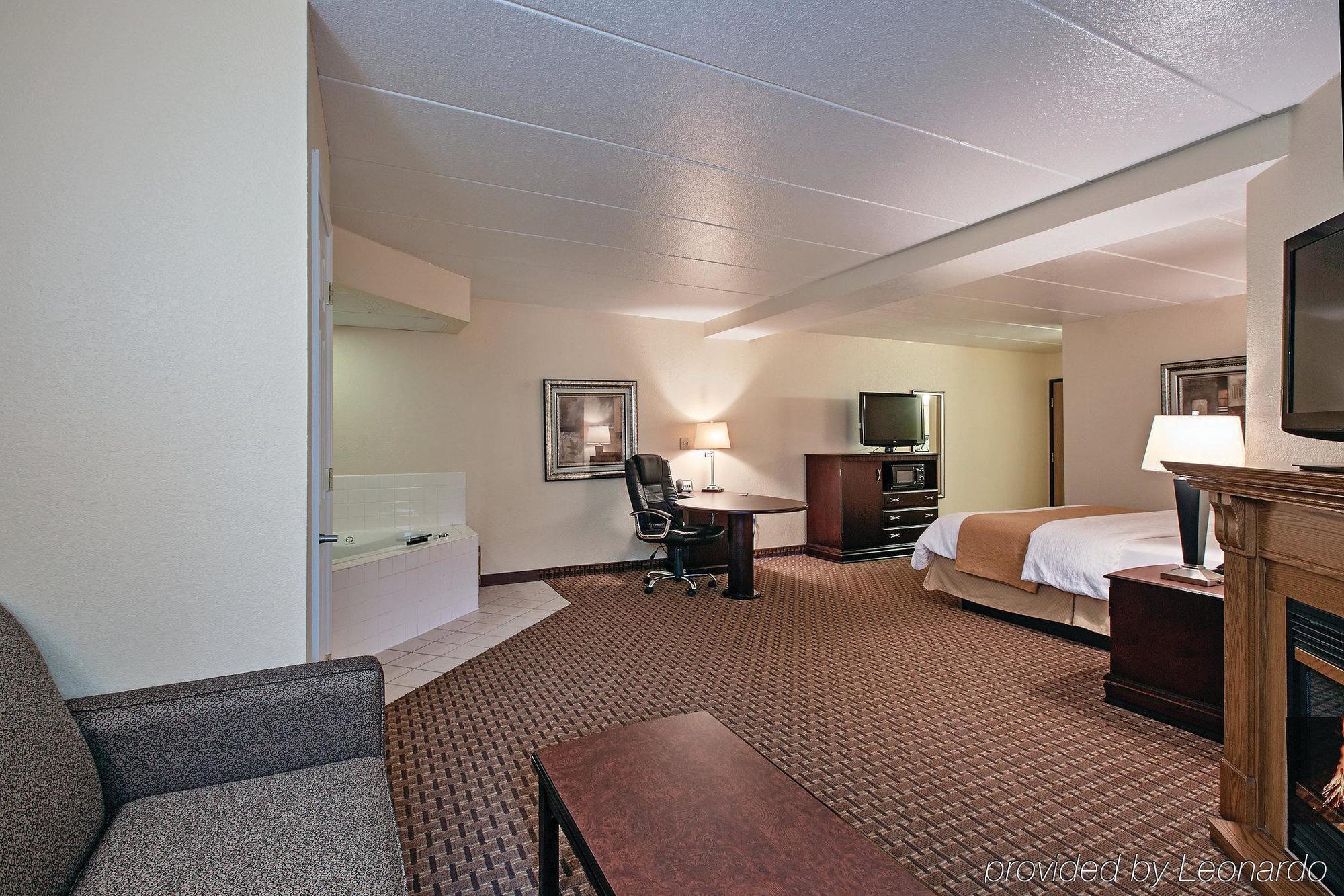 Hotel Baymont By Wyndham Auburn Exterior foto