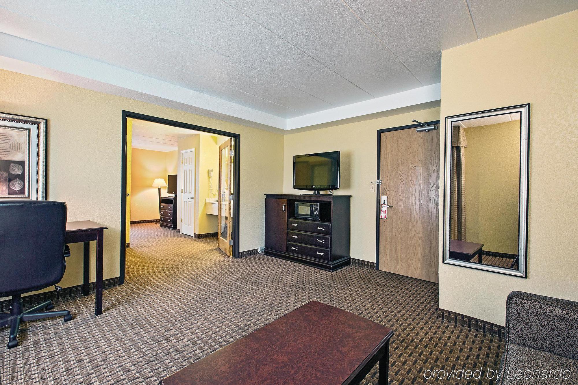 Hotel Baymont By Wyndham Auburn Exterior foto
