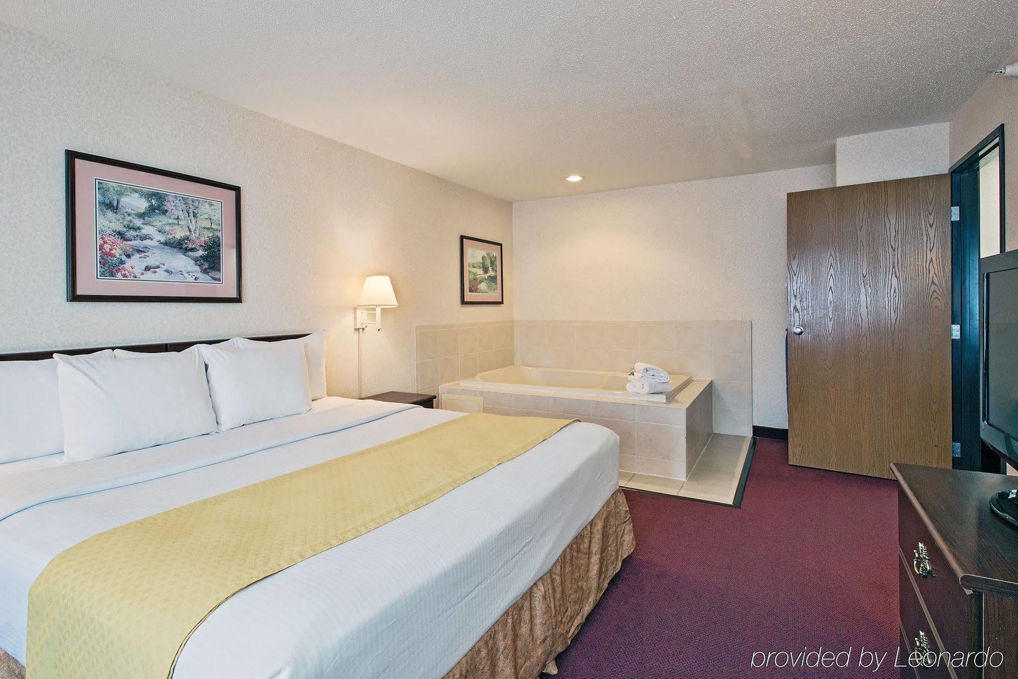 Hotel Baymont By Wyndham Auburn Exterior foto