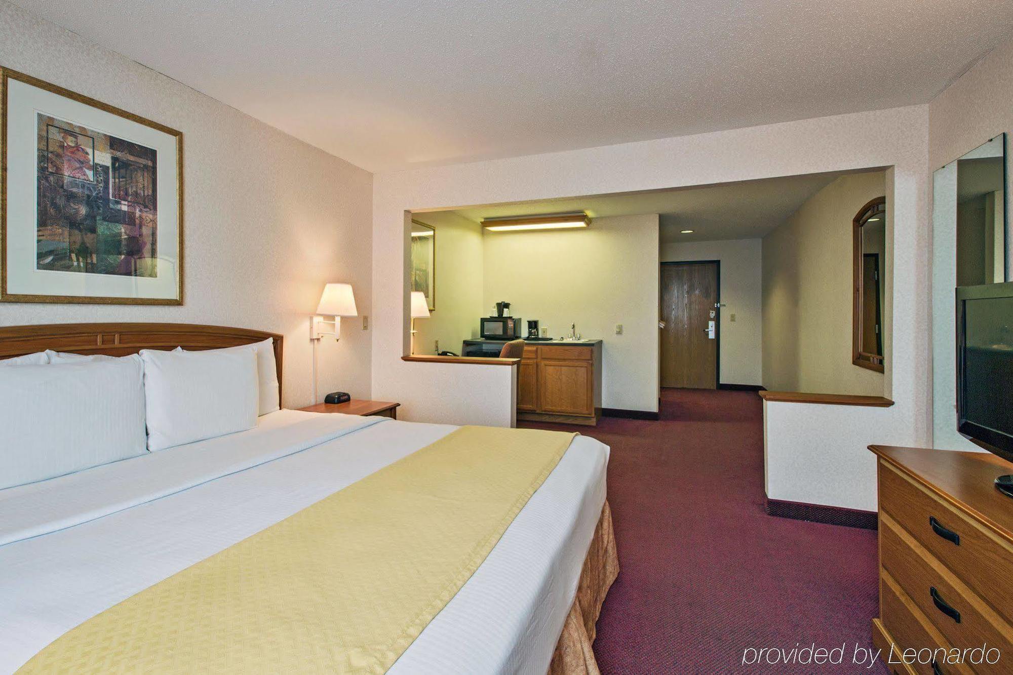 Hotel Baymont By Wyndham Auburn Exterior foto