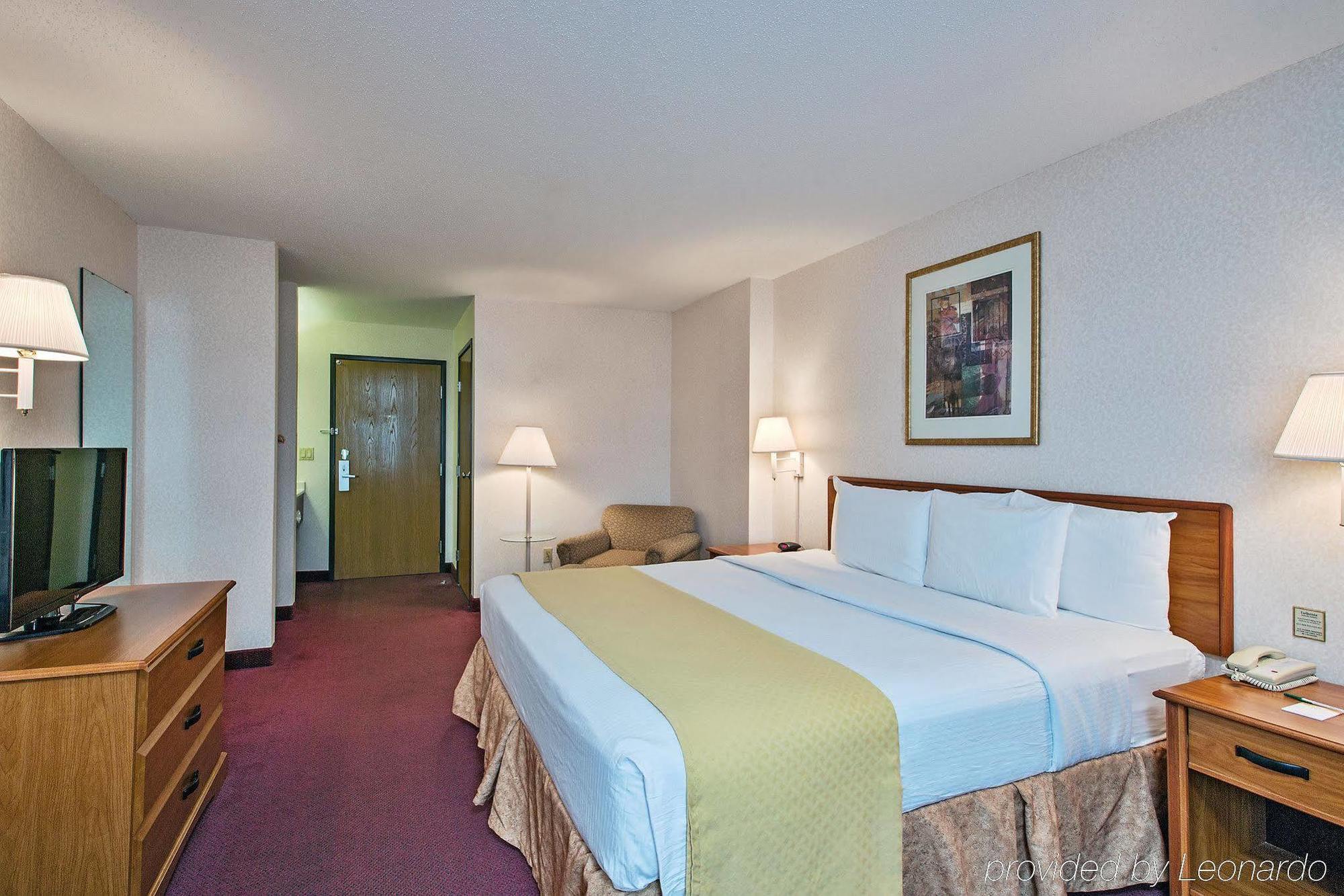 Hotel Baymont By Wyndham Auburn Exterior foto
